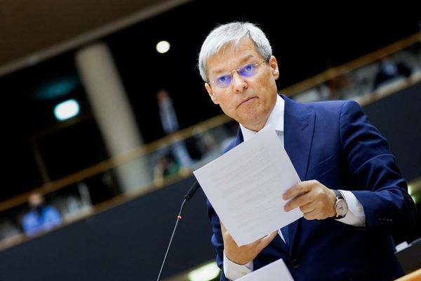 Cioloș cere demisia ministrului Culturii: ”'Meritocrația' PSD lovește crunt din nou”