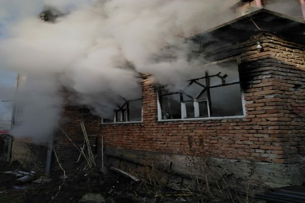 Incendiu în Aiud! Proprietarul era beat  și se pare că și-a dat foc la casă 
