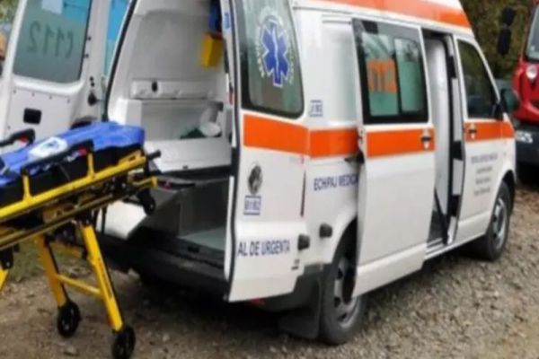 Două femei au fost accidentate în paracrea unui supermarket din Aiud