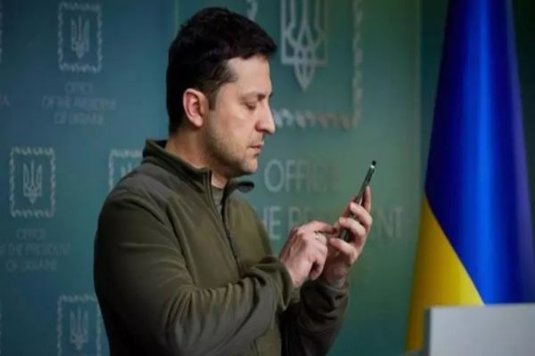 Zelenski, noi promisiuni pentru ucraineni: "Stau la Kiev" - Fiecare zi creează "condiții mai bune" pentru Ucraina