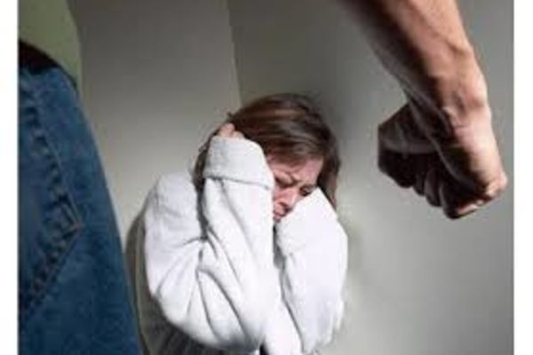 Tânără din Copșa Mică, bătută de iubit