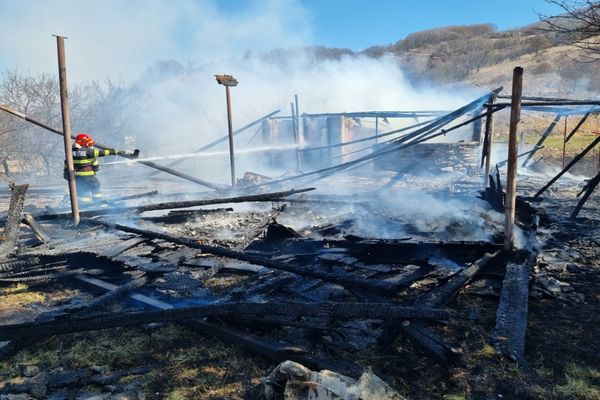 Anexă  gospodărească făcută scrum la Pianu de Sus