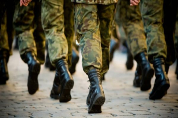 Dîncu neagă mobilizarea rezerviștilor: Dacă oamenii văd pe cineva cu o valiză în gară nu înseamnă că merge la încorporare