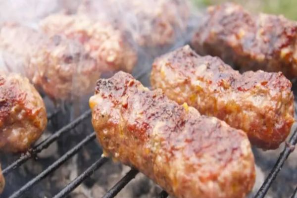 Ce conțin, de fapt, micii românești. Mai mănânci așa ceva?