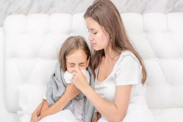 Val de GRIPE și VIROZE în rândul copiilor! Medicii trag un semnal de ALARMĂ: care este CAUZA principală și ce trebuie să știe părinții