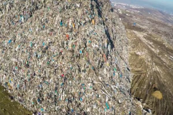 Avertisment de la Bruxelles pentru marile probleme de mediu ale României: Tăierile ilegale, gropile de gunoi, calitatea aerului