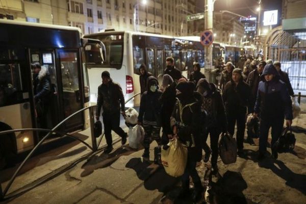 Guvern: Din 10 februarie până acum au intrat în România 646.087 de cetăţeni ucraineni