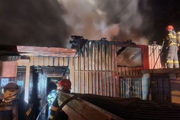 Anexă gospodărească făcută scrum din cauza unei prize suprasolicitate