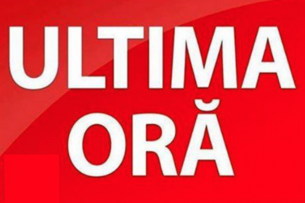 Persoană încarcerată în cabina unui tractor răsturnat