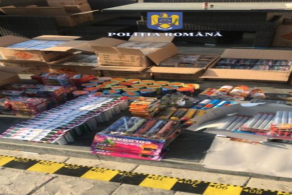 Mai bine de jumătate de tonă de articole pirotehnice, descopertită în urma unor percheziții