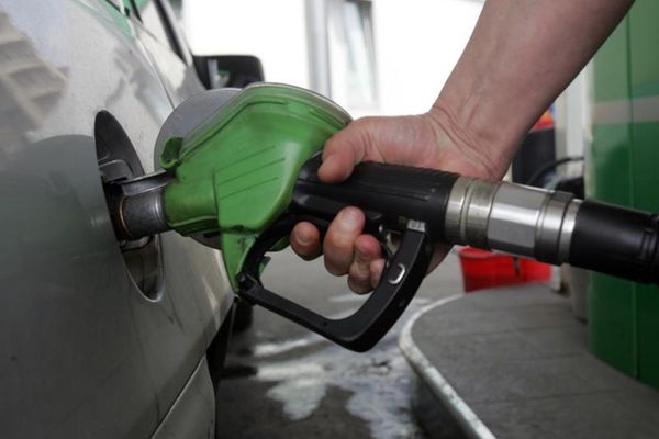 Plafonare carburanți: Scade prețul benzinei și motorinei, timp de 3 luni - DECIZIA Guvernului