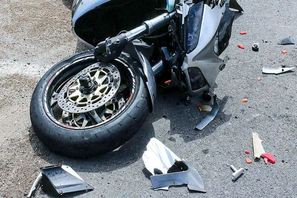 Un motociclist a ajuns la spital în urma unui accident rutier