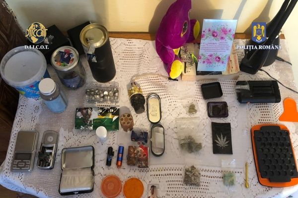 Descinderi la traficanții de droguri din Bacău! De când erau în vizorul polițiștilor