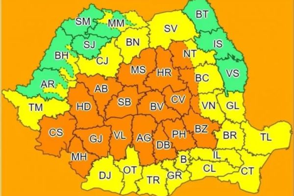 Ploi şi vijelii în mai multe judeţe din ţară. Noi coduri emise de meteorologi
