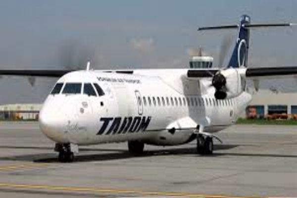 Conducerea Tarom refuză revendicările sindicaliștilor. Negocierile continuă