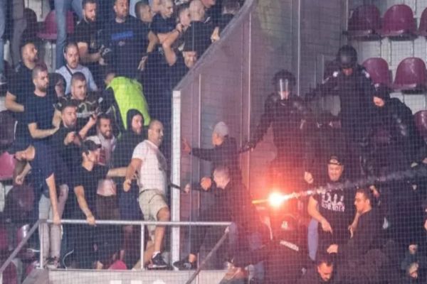 Scandal la meciul România – Bosnia. Bătaie în tribune între suporteri, au intervenit jandarmii - FOTO&VIDEO