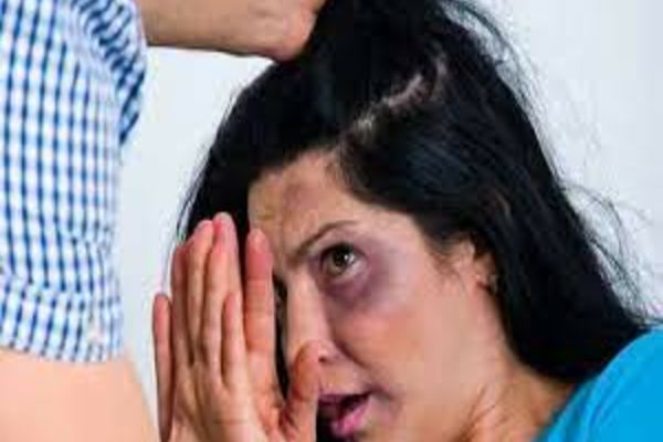 Agresată și amenințată de fostul soț într-un local din Alba Iulia