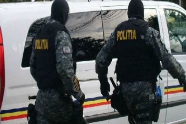 A delapidat bani din fondurile destinate persoanelor asistate social! Cine a acoperit fapta