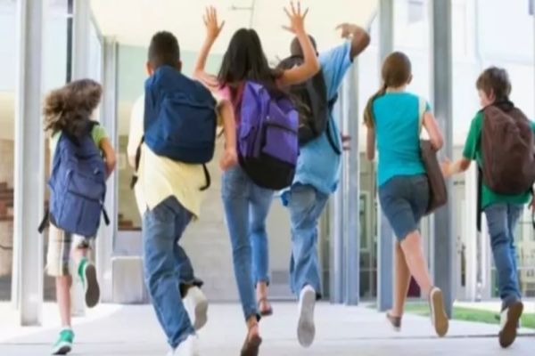 Elevii se întorc în bănci din 5 septembrie. Ce cred aceștia despre SCHIMBĂRILE din noul an școlar