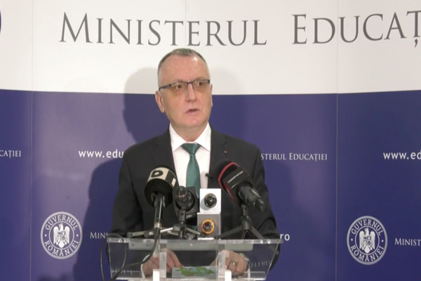 Sorin Cîmpeanu, mesaj transmis elevilor şi profesorilor care încep, luni, noul an şcolar