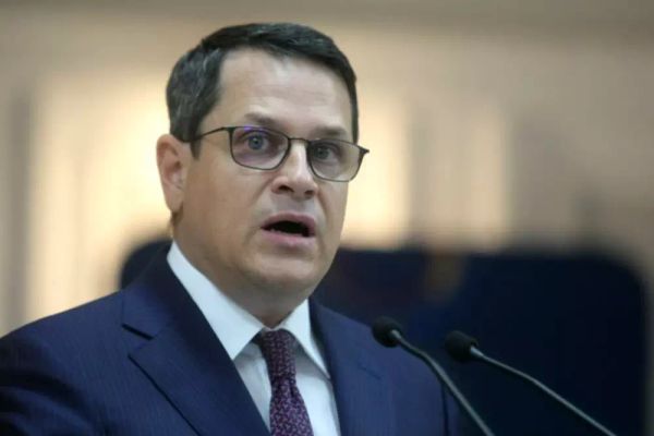 CULISELE STATULUI PARALEL. Anca Alexandrescu: „Rareș Bogdan este unul dintre cei pe care Eduard Hellvig îi arată cu degetul”