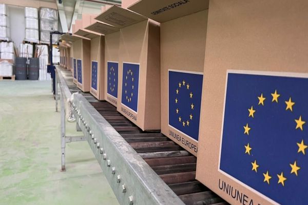 A început distribuţia unei noi tranşe de pachete cu alimente. 1,18 milioane de persoane vulnerabile vor primi pachete de 24 kg, cu produse alimentare româneşti