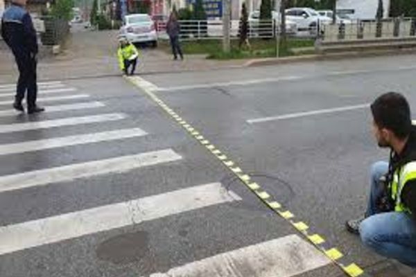Bărbat accidentat pe trecerea pentru pietoni de un șofer neatent
