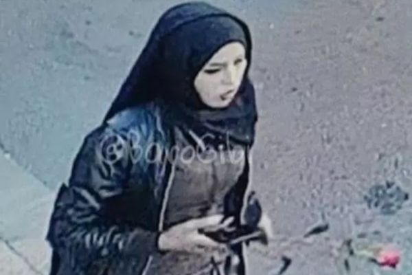 Au apărut imagini cu femeia care a plasat bomba în Istanbul - Ce au surprins camerele de supraveghere înainte de atac