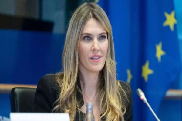 Vicepreşedinta Parlamentului European, anchetată pentru corupţie, a fost demisă