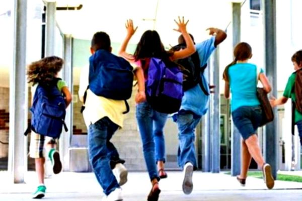 Elevii revin la școală după minivacanța de 1 Decembrie. Când va fi următoarea vacanță