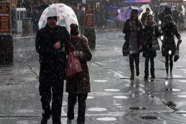 Prognoza 24 decembrie. Vreme neobișnuit de caldă, în ajunul Crăciunului: maxime de 12 grade. Zonele lovite de ploi și ninsori