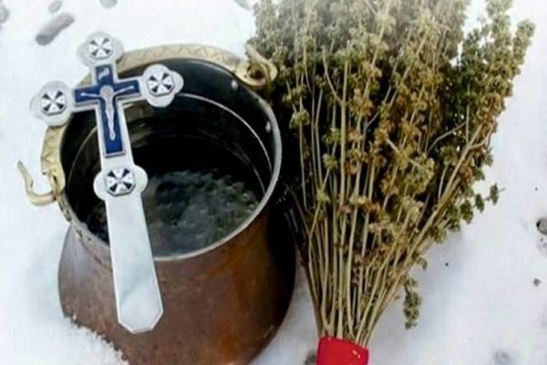 Pe 6 ianuarie credincioșii celebrează Boboteaza