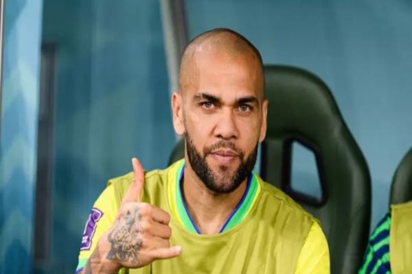 Șoc în fotbal: legendarul Dani Alves, cel mai titrat jucător brazilian, ar putea fi arestat astăzi