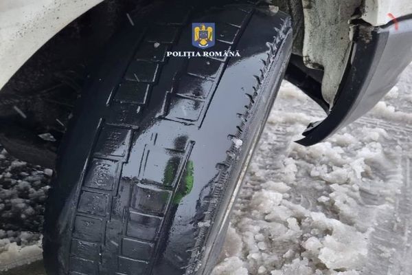 Poliția Română a publicat imagini cu unul dintre motivele pentru care mașinile ajung în șanțuri, în condiții de iarnă