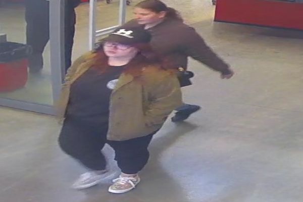 CĂUTATE DE POLIȚIE pentru furt! Dacă le vedeți, sunați la 112!