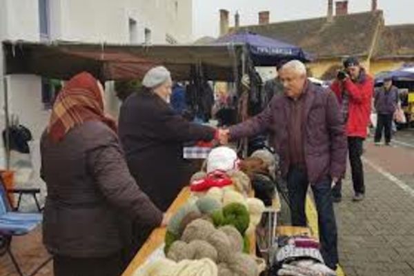 Petre Daea, după ce a vizitat mai multe piețe: "Prețurile sunt de respect față de munca celor care întorc brazda țării"