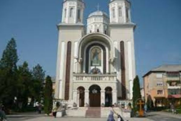 Catedrala din Cugir, călcată de hoți! Au furat bani din cutia milei