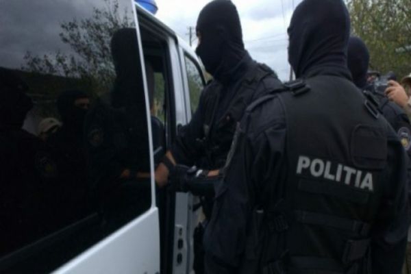 Percheziții domiciliare pe linia combaterii ilegalităților din domeniul silvic și a criminalității informatice