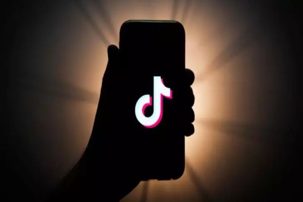 Folosirea TikTok pe dispozitivele mobile ale guvernului, INTERZISĂ în Canada