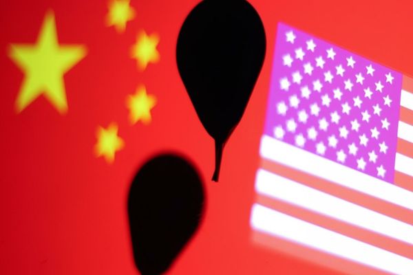 Aspecte hilare ale isteriei baloanelor-spion: O „chinezărie” de 12 dolari, distrusă cu o rachetă de 400.000 de dolari
