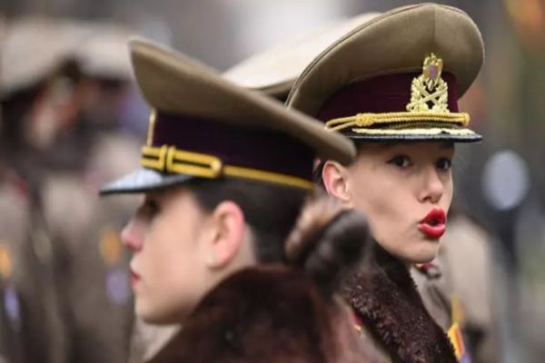 Străinii au votat: Româncele, cele mai frumoase femei-militar din lume! Le-au depășit pe rusoaice și pe australience