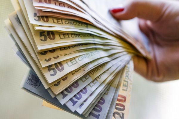 Se măresc salariile cu 10% de la 1 iunie pentru o anumită categorie de români - Cine sunt cei vizați