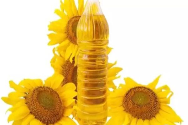 Uleiul ieftin din Ucraina a invadat hipermarketurile din România