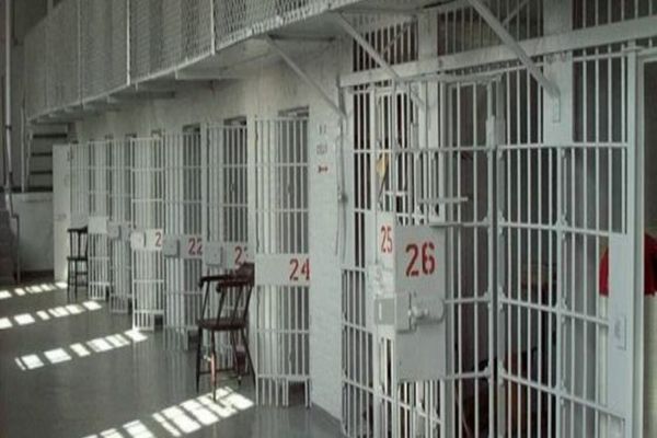 Închisoare pentru o femeie care și-a abandonat familia