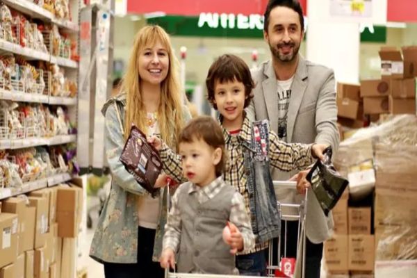 Cheltuielile de Paște. Românii au cumpărat mai multă mâncare, dar mai puține jucării decât anul trecut