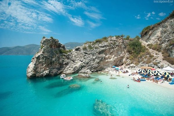 S-au scumpit vacanțele în Grecia. Cât costă o noapte de cazare în Thassos