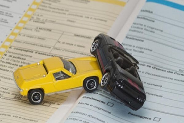 Plafonarea prețurilor RCA ar putea fi prelungită