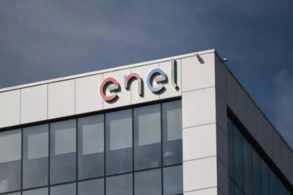 Schimbare importantă anunțată de ENEL. Clauze modificate pentru milioane de clienți
