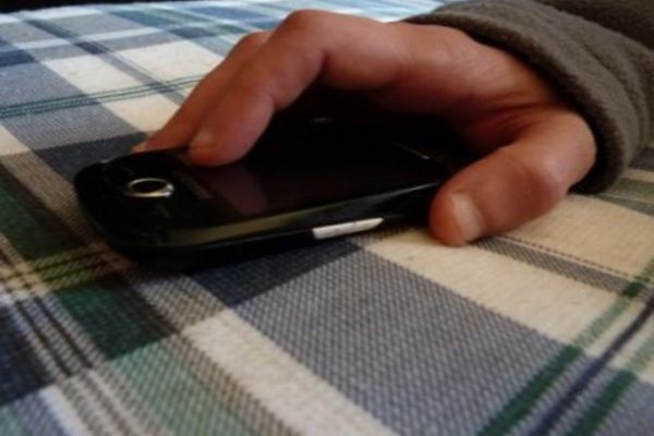 Își riscă libertatea după ce a furat un telefon