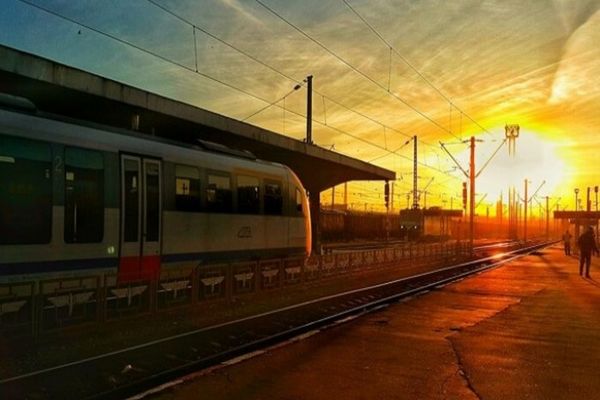 CFR ANUNȚĂ RESTRICȚII DE VITEZĂ ȘI ÎNTÂRZIERI SEMNIFICATIVE DIN CAUZA TEMPERATURILOR EXTREME